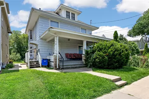 525 Iowa Ave, Iowa City, IA 52240