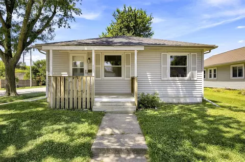 835 12th St NE, Cedar Rapids, IA 52402