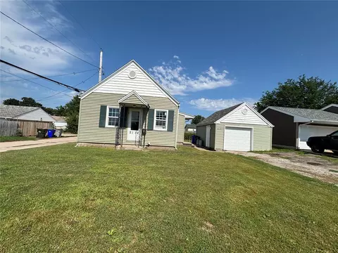 2119 8th St SW, Cedar Rapids, IA 52404