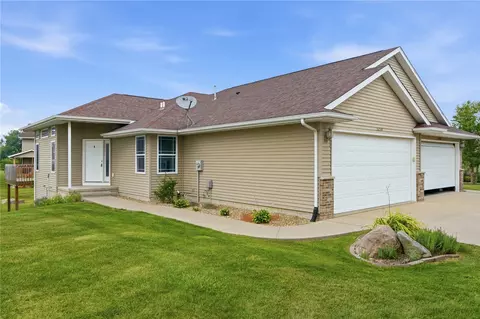 3238 Blackberry Cir SW, Cedar Rapids, IA 52404