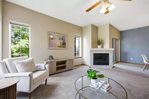 360 Camden Rd, Iowa City, IA 52245