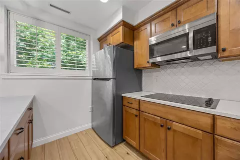 Kitchen - 4600 Deer View Rd, Cedar Rapids, IA 52411 photo 9 of 10