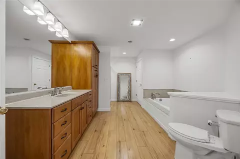 Bath - 4600 Deer View Rd, Cedar Rapids, IA 52411 photo 5 of 8