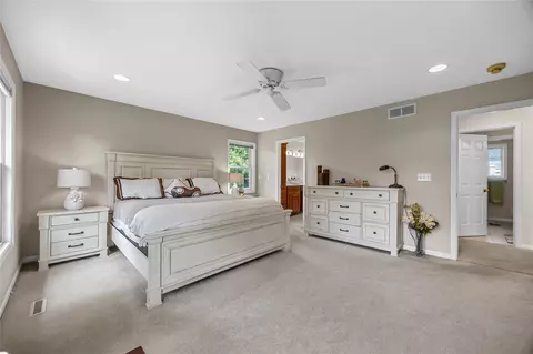 Bedroom - 4600 Deer View Rd, Cedar Rapids, IA 52411 photo 2 of 6