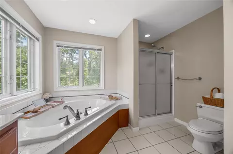 Bath - 4600 Deer View Rd, Cedar Rapids, IA 52411 photo 3 of 8