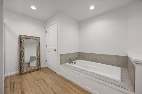 Bath - 4600 Deer View Rd, Cedar Rapids, IA 52411 photo 7 of 8