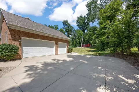 Exterior - 4600 Deer View Rd, Cedar Rapids, IA 52411 photo 3 of 6