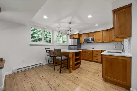 Kitchen - 4600 Deer View Rd, Cedar Rapids, IA 52411 photo 7 of 10