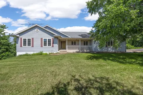 6808 Michael Rd, Palo, IA 52324