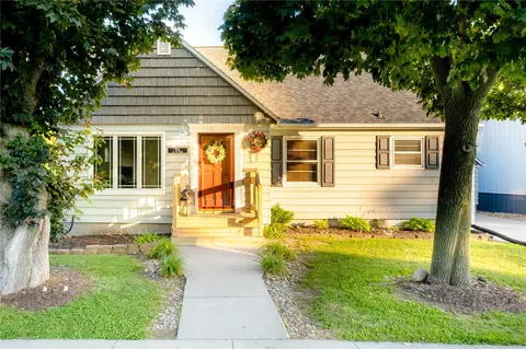 903 1st Ave NW, Mount Vernon, IA 52314