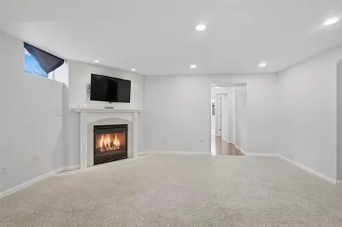 Living - 5841 Michael Dr NE, Cedar Rapids, IA 52411 photo 4 of 5