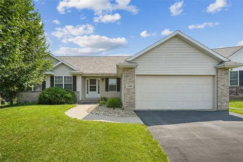 1880 Oak Creek Dr, Marion, IA 52302