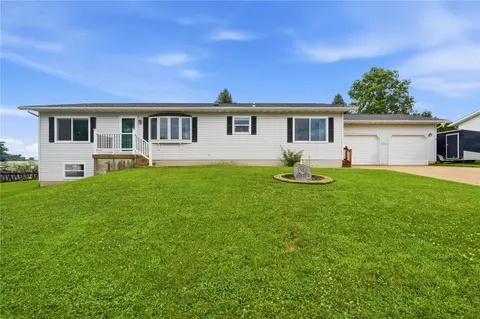 202 Wilson Ct, Anamosa, IA 52205