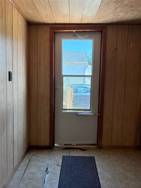 Entry Way - 508 E 3rd St, Vinton, IA 52349 photo 3 of 3