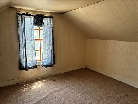 Bedroom - 508 E 3rd St, Vinton, IA 52349 photo 8 of 15