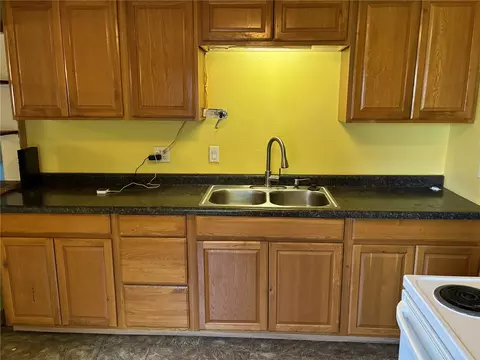 Kitchen - 508 E 3rd St, Vinton, IA 52349 photo 2 of 3