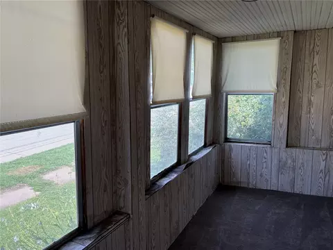 Exterior - 508 E 3rd St, Vinton, IA 52349 photo 2 of 8