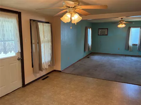 Living - 508 E 3rd St, Vinton, IA 52349 photo 2 of 7