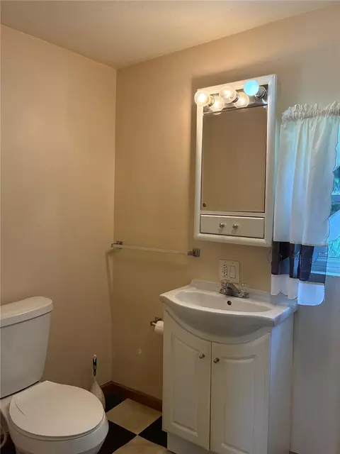 Bath - 508 E 3rd St, Vinton, IA 52349 photo 2 of 4