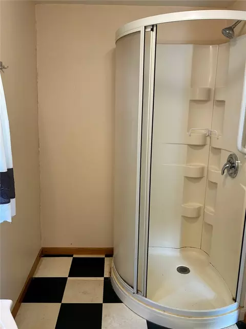 Bath - 508 E 3rd St, Vinton, IA 52349 photo 4 of 4