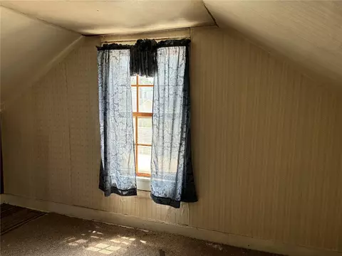 Bedroom - 508 E 3rd St, Vinton, IA 52349 photo 7 of 15