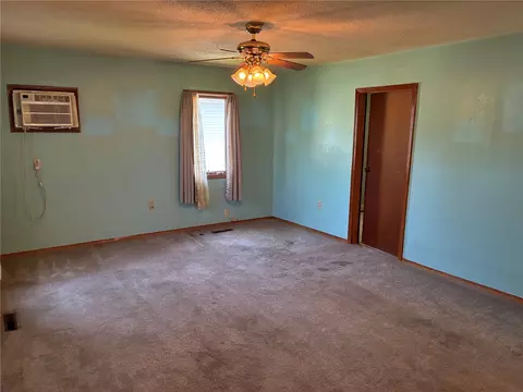 Living - 508 E 3rd St, Vinton, IA 52349 photo 3 of 7
