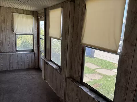 Exterior - 508 E 3rd St, Vinton, IA 52349 photo 3 of 8