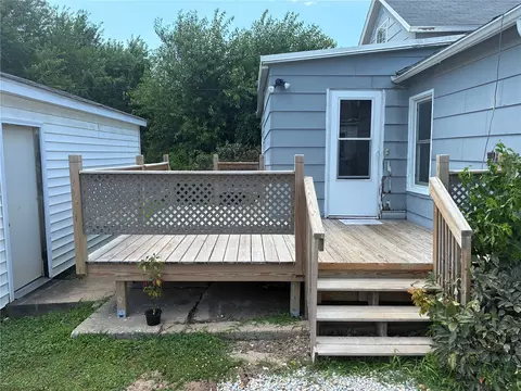 Exterior - 508 E 3rd St, Vinton, IA 52349 photo 7 of 8