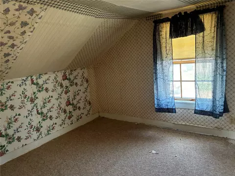 Bedroom - 508 E 3rd St, Vinton, IA 52349 photo 9 of 15