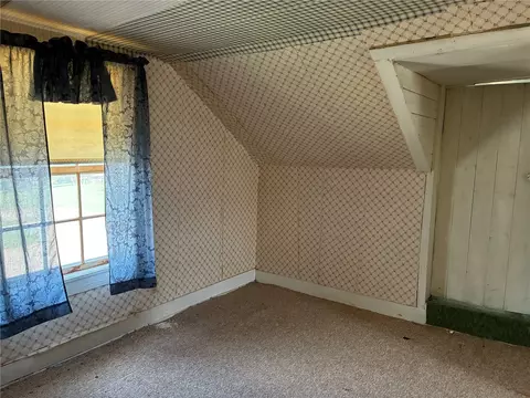 Bedroom - 508 E 3rd St, Vinton, IA 52349 photo 10 of 15