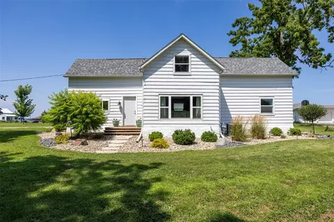 304 Maple St, Center Point, IA 52213