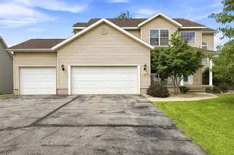 3018 27th St SW, Cedar Rapids, IA 52404