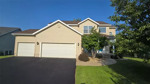 3018 27th St SW, Cedar Rapids, IA 52404