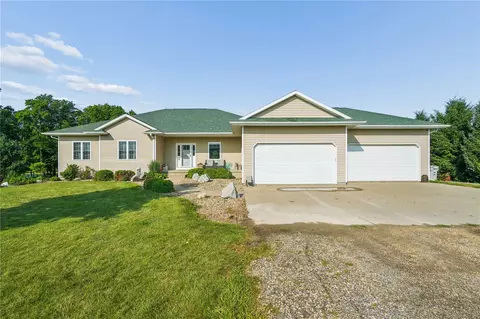 7997 218th Ave, Martelle, IA 52305