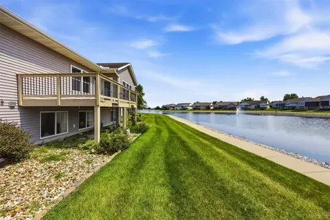 7101 Waterview Dr SW, Cedar Rapids, IA 52404