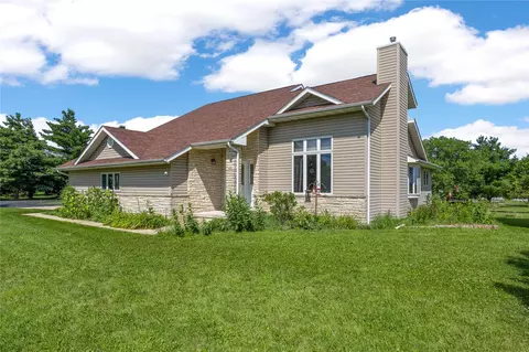 24453 110th St, Anamosa, IA 52205