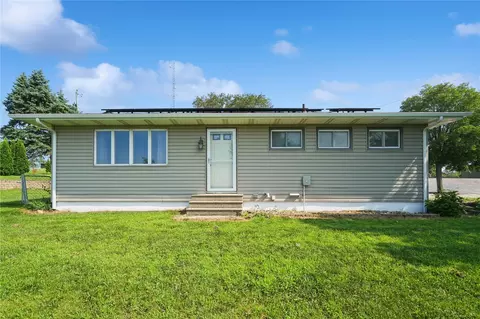 410 Lehnen St, Norway, IA 52318