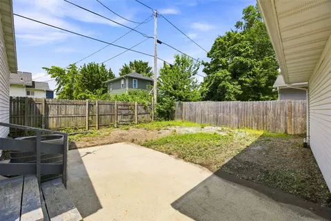 Exterior - 3015 2nd Ave SE, Cedar Rapids, IA 52403 photo 3 of 4
