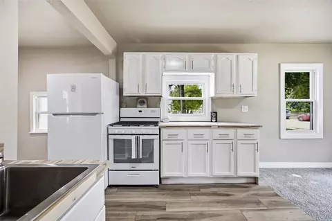 Kitchen - 3015 2nd Ave SE, Cedar Rapids, IA 52403 photo 2 of 2