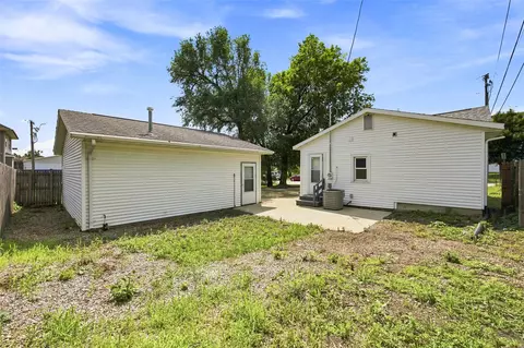 Exterior - 3015 2nd Ave SE, Cedar Rapids, IA 52403 photo 4 of 4