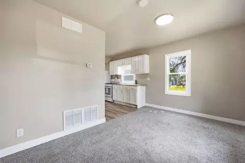 Living - 3015 2nd Ave SE, Cedar Rapids, IA 52403 photo 1 of 2
