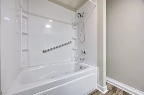 Bath - 3015 2nd Ave SE, Cedar Rapids, IA 52403 photo 2 of 2