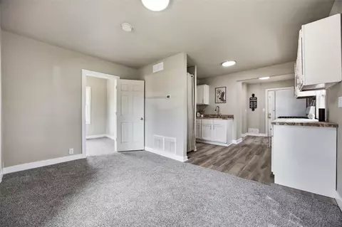 Entry Way - 3015 2nd Ave SE, Cedar Rapids, IA 52403 photo 1 of 5