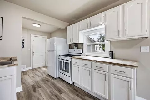 Kitchen - 3015 2nd Ave SE, Cedar Rapids, IA 52403 photo 1 of 2