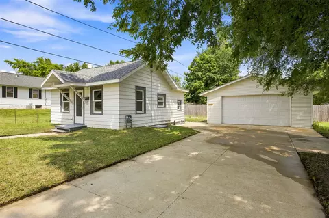 Exterior - 3015 2nd Ave SE, Cedar Rapids, IA 52403 photo 2 of 4