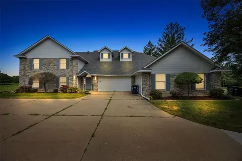 2301 Willowbrooke Ln, Iowa City, IA 52246