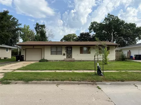 3000 2nd Ave, Marion, IA 52302