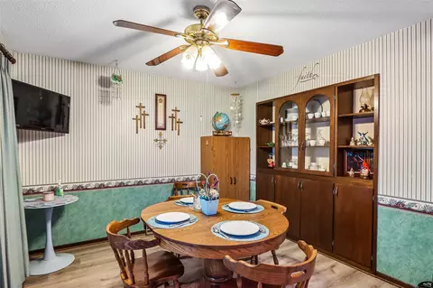Dining - 2011 Northgate Dr NE, Cedar Rapids, IA 52402 photo 2 of 2