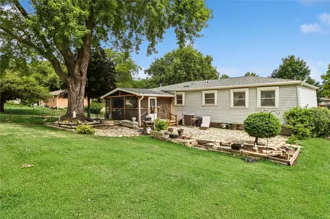Exterior - 2011 Northgate Dr NE, Cedar Rapids, IA 52402 photo 6 of 7