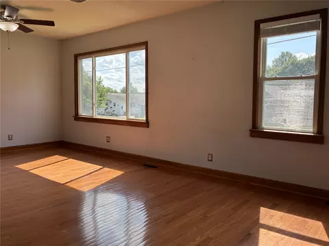 Living - 602 E 9th, Vinton, IA 52349 photo 1 of 6